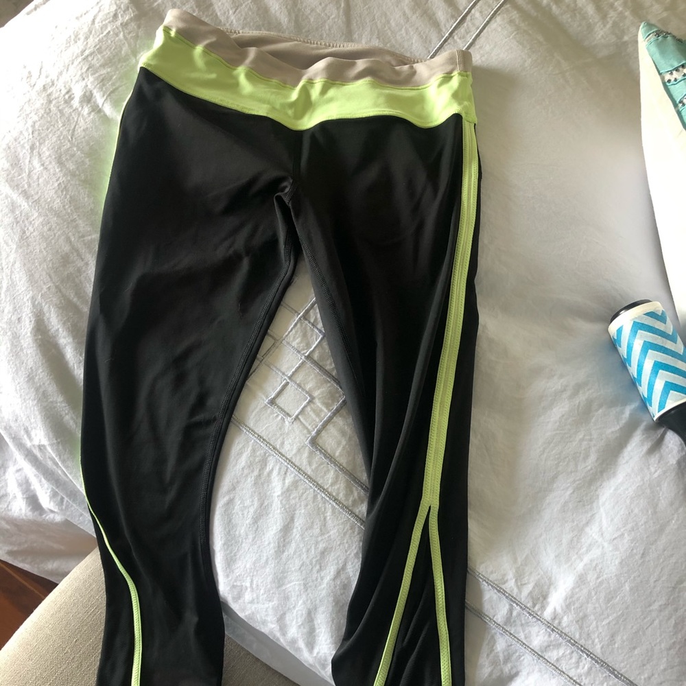 Very flattering model of Lululemon leggings
